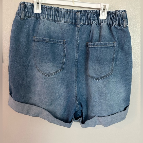 Eloquii Elastic Waistband Denim Shorts with Pleat Detail - Picture 4 of 4